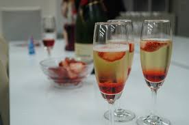 healthy valentine day recipes, champagne with strawberries